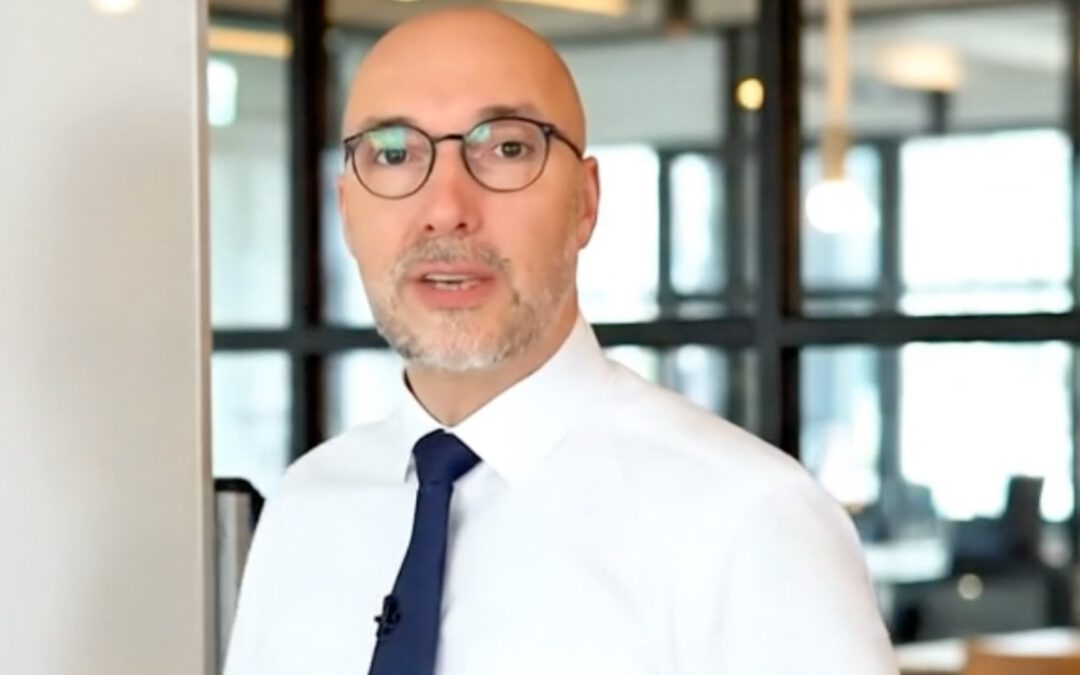 Das Arbeitsmarkt-Paradoxon: Warum Ü50-Experten und GenZ-Talente gleichzeitig durchs Raster fallen